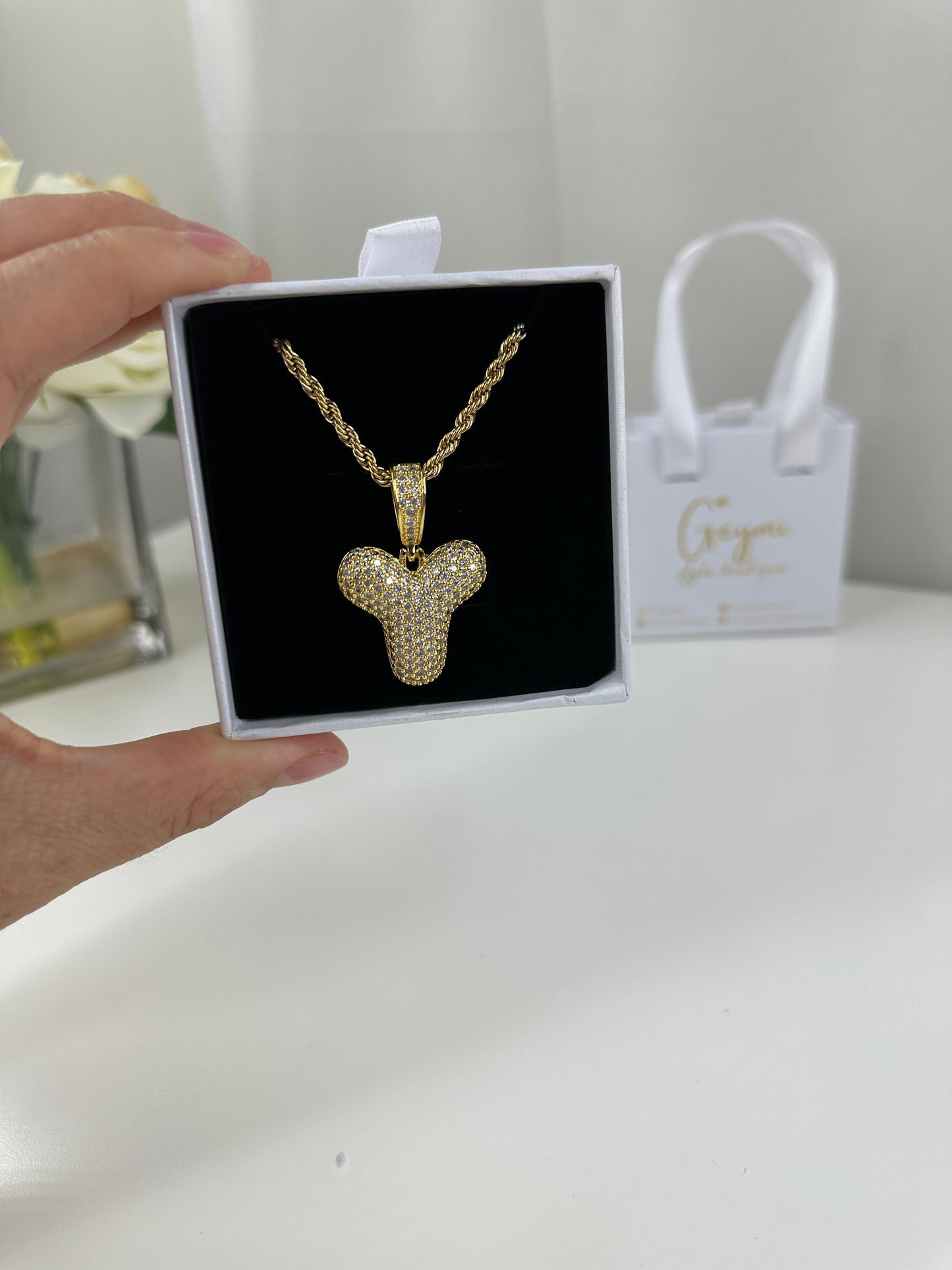 Cadena con Inicial Y