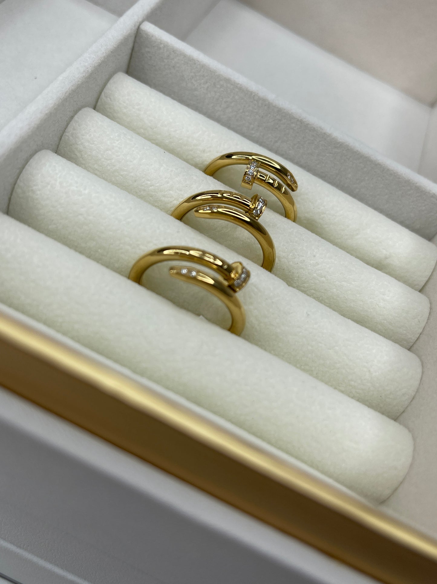 Anillo de Clavo Oro