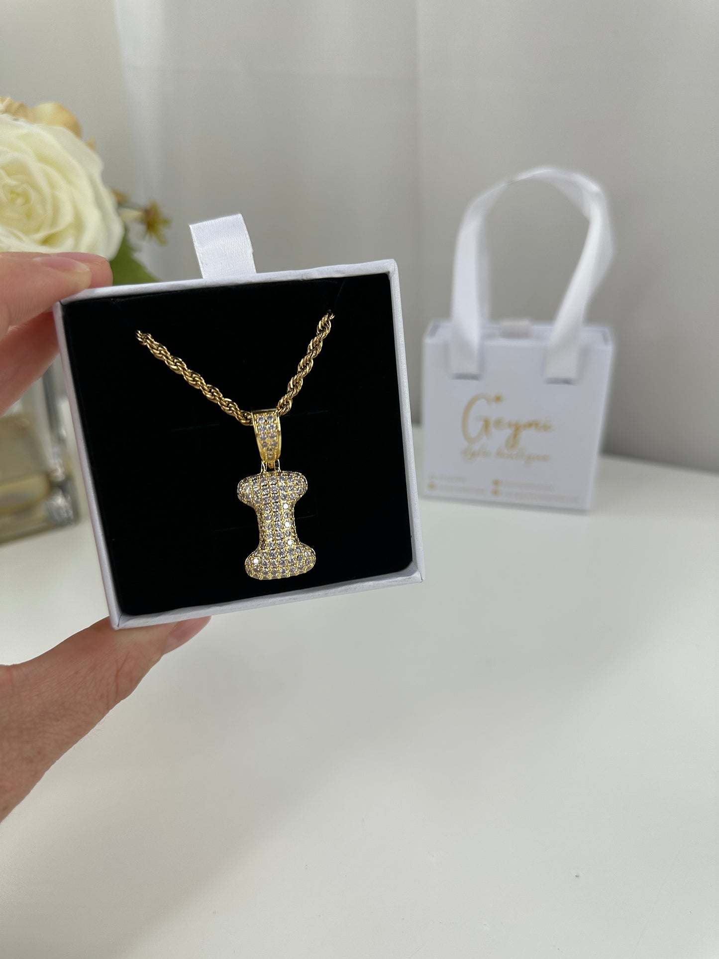 Cadena con Inicial I