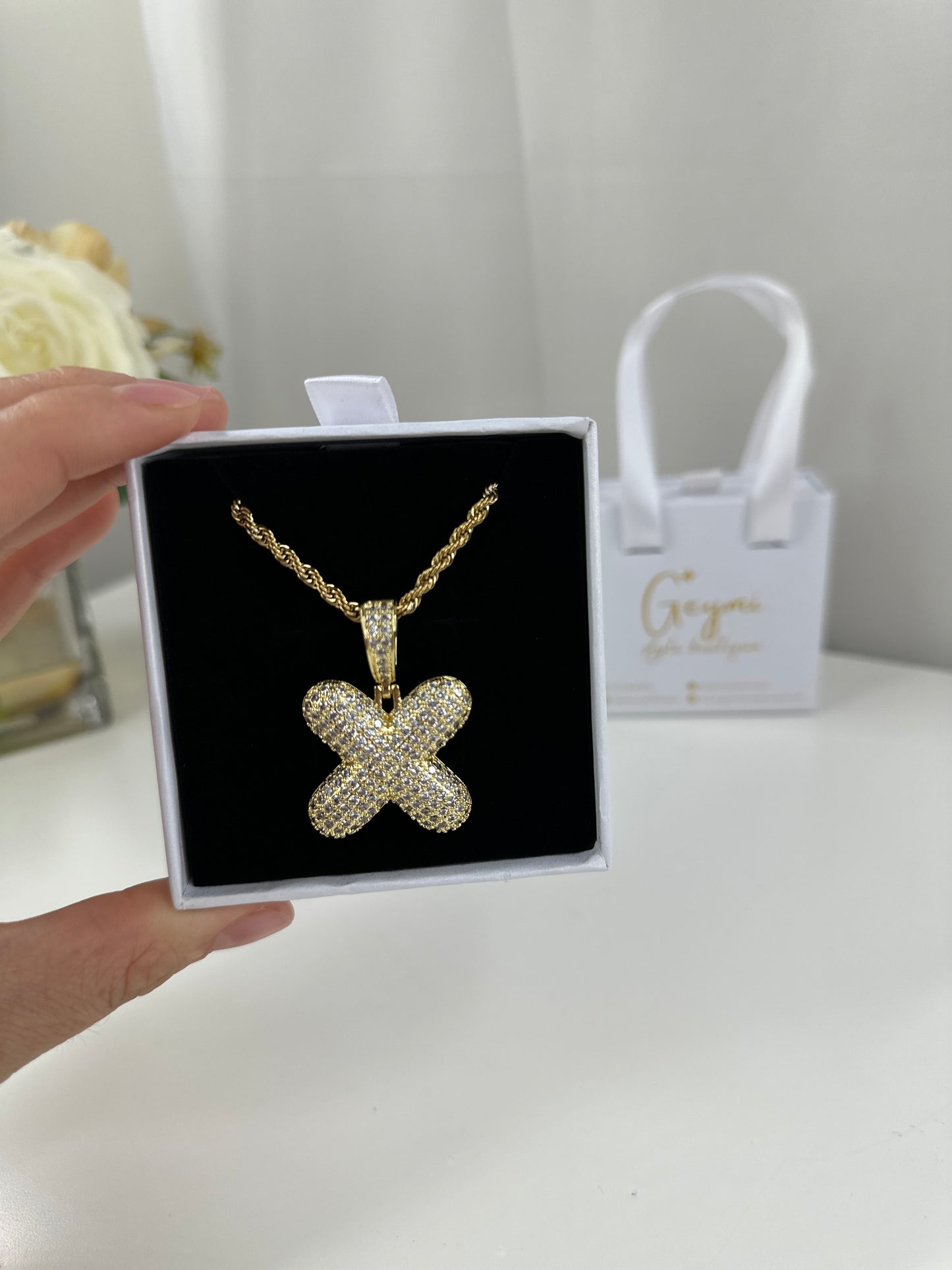 Cadena con Inicial X
