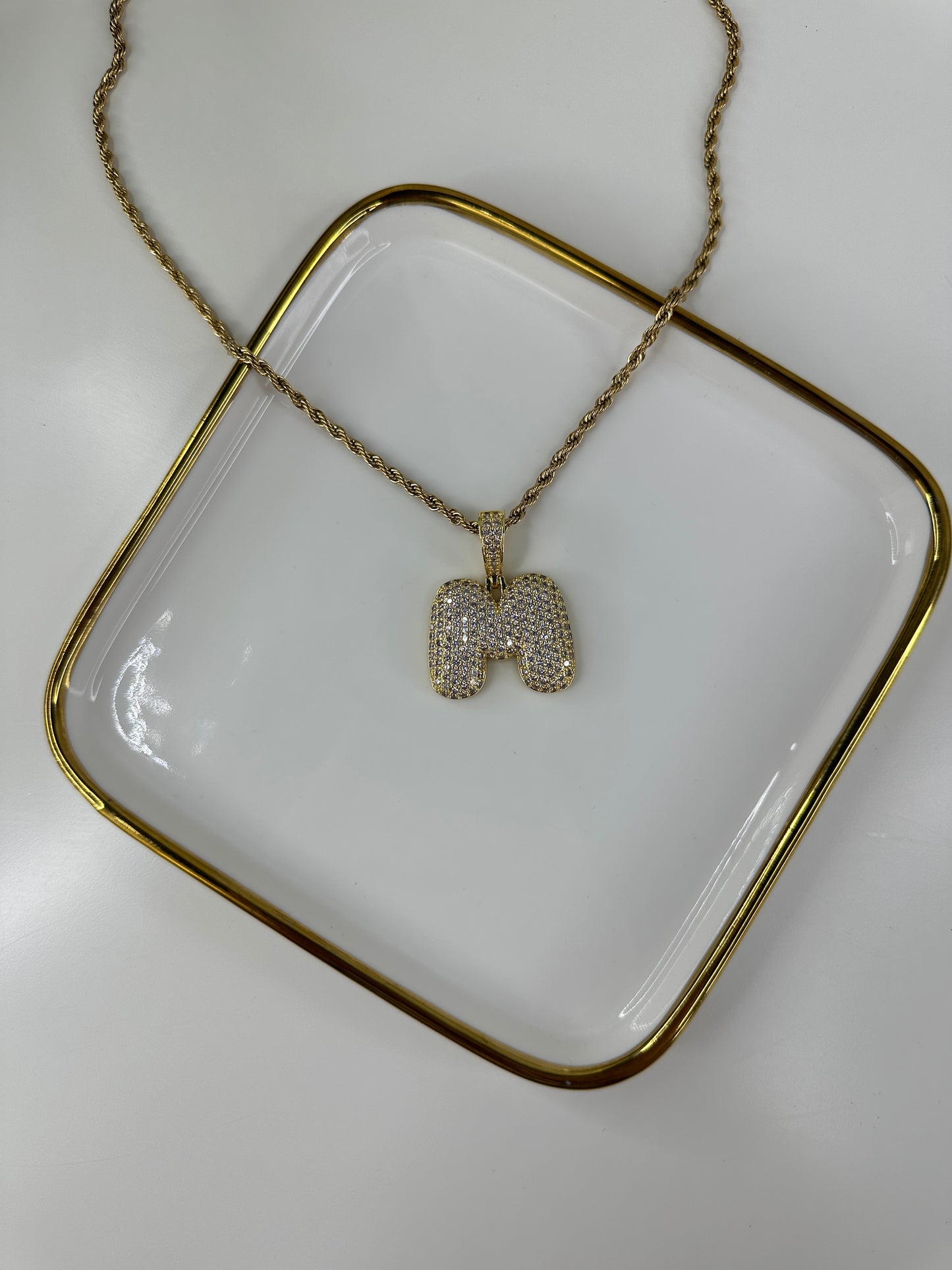 Cadena con Inicial M