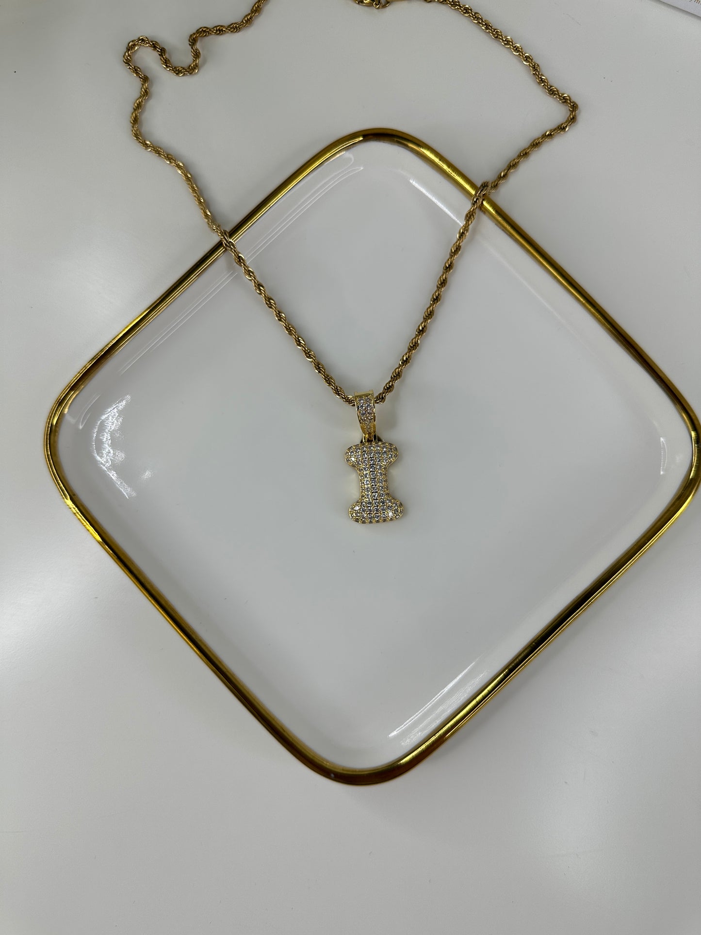 Cadena con Inicial I