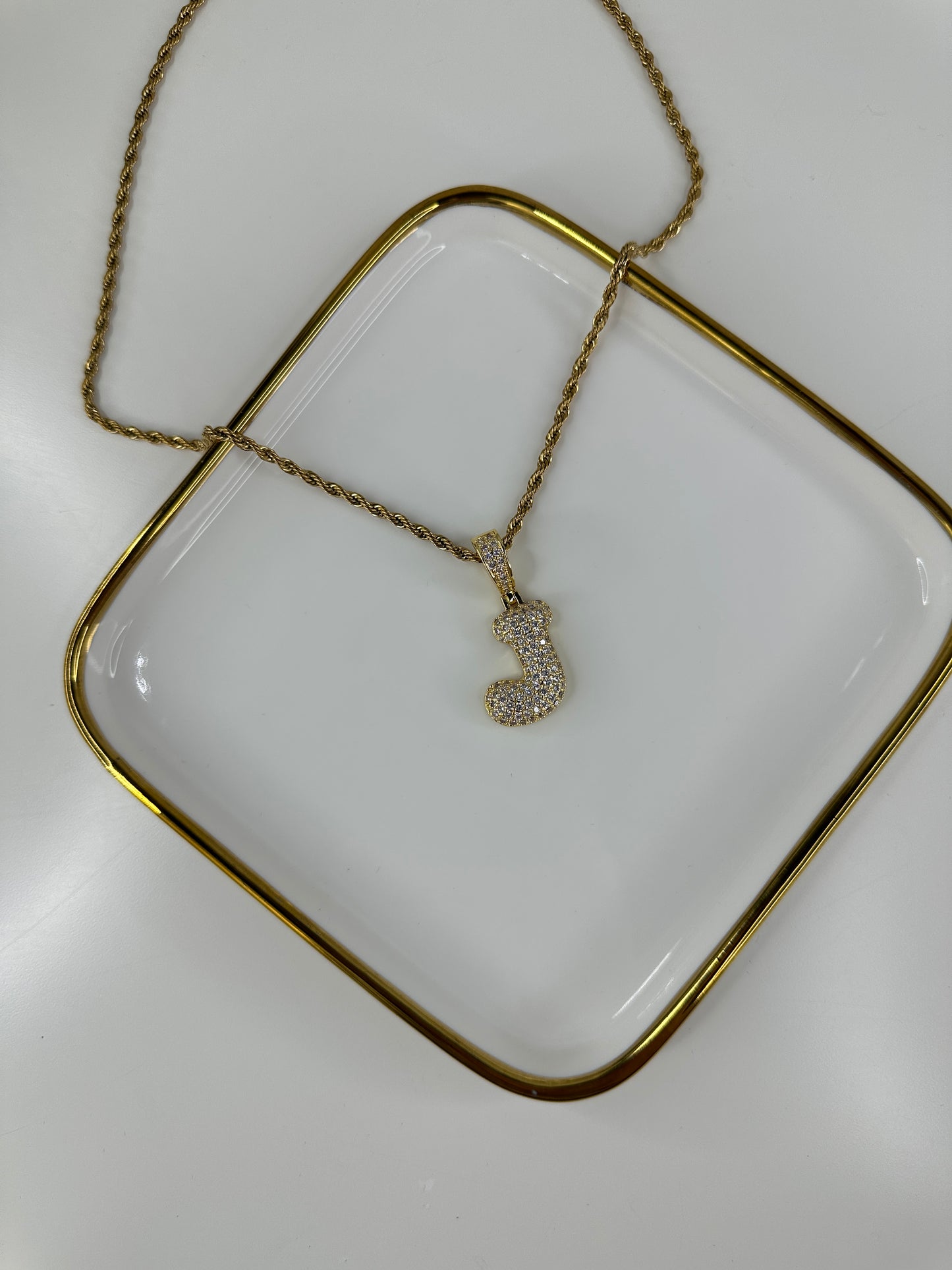 Cadena con Inicial J
