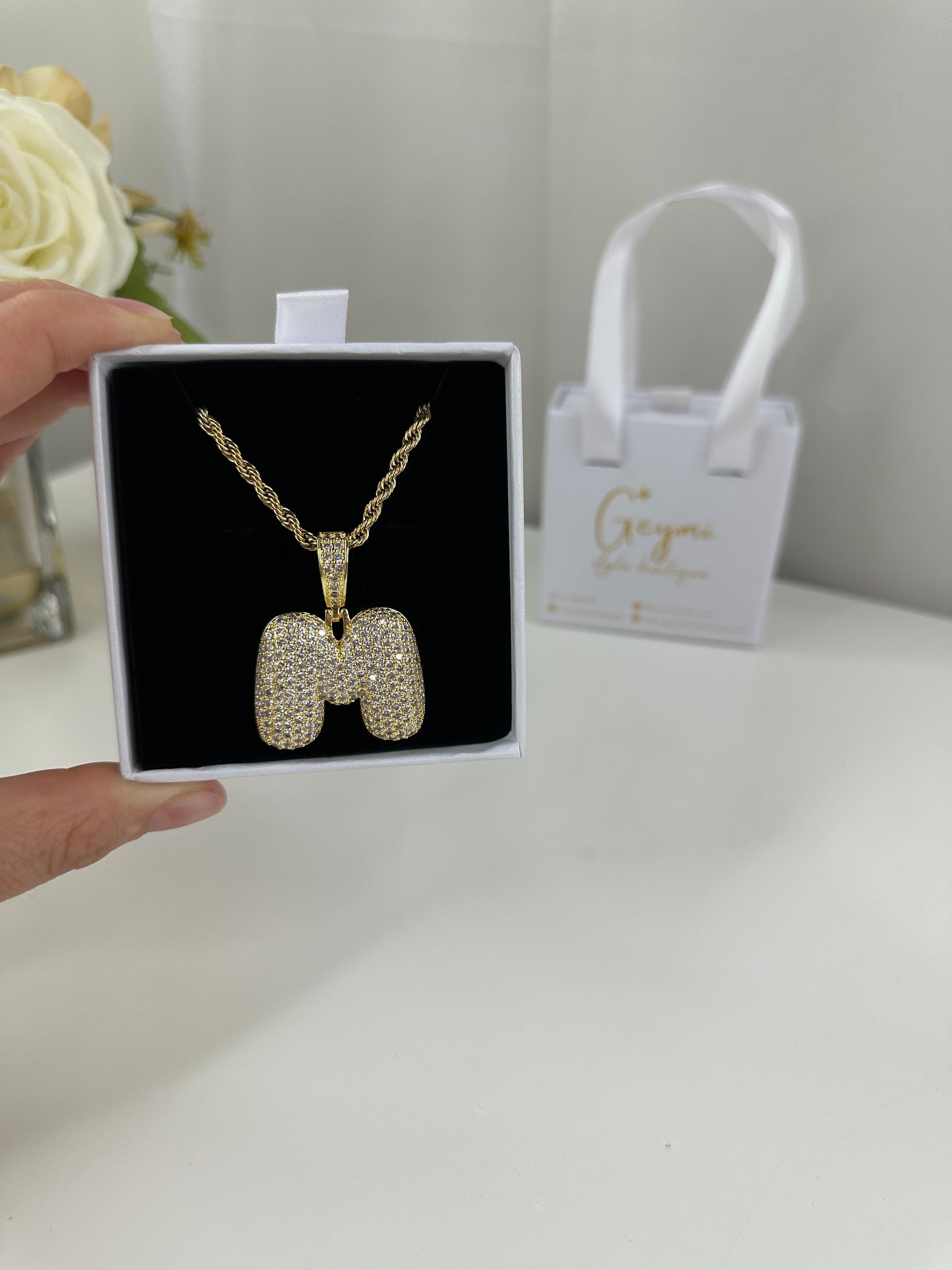 Cadena con Inicial M