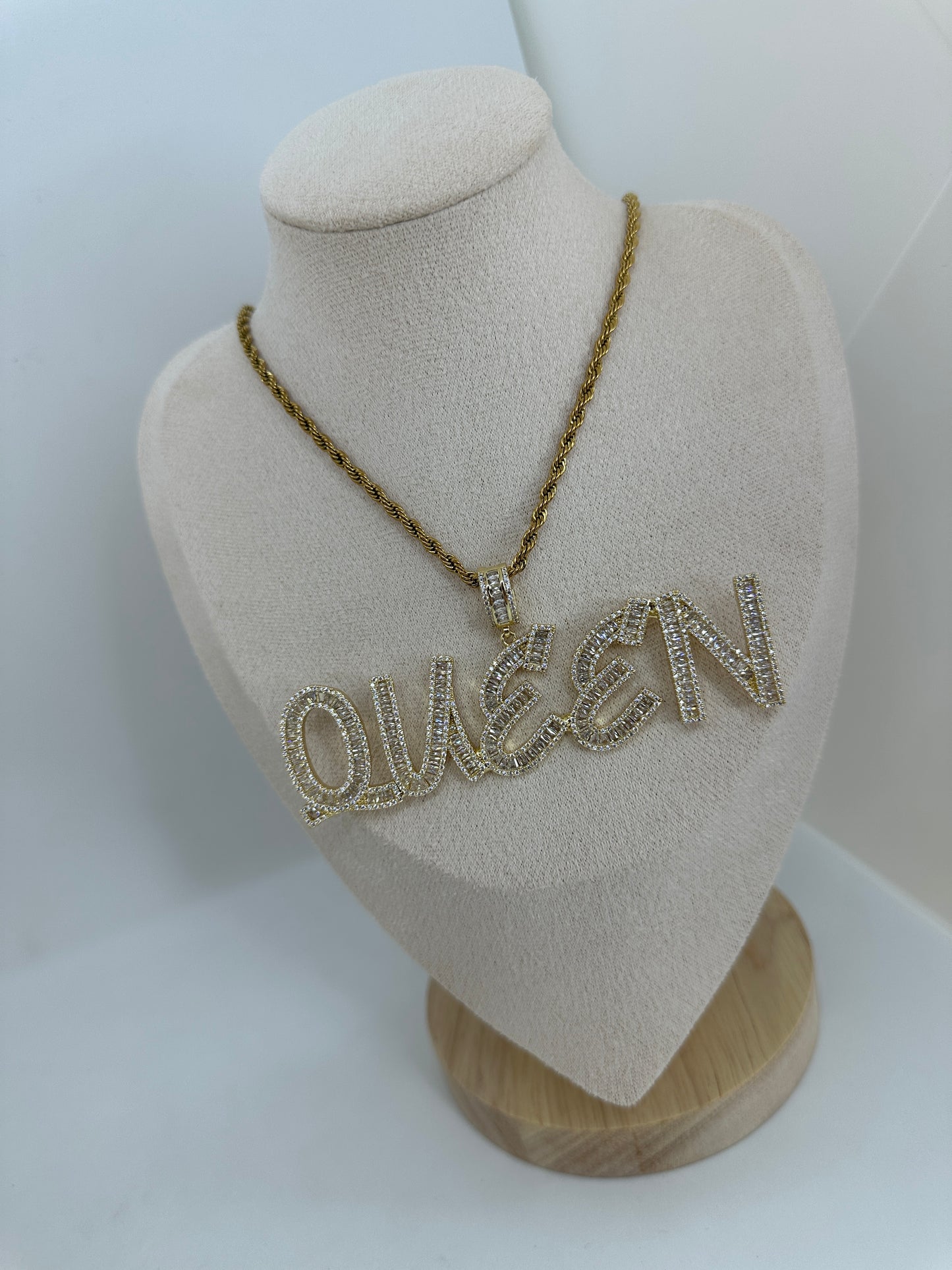 Necklace Queen