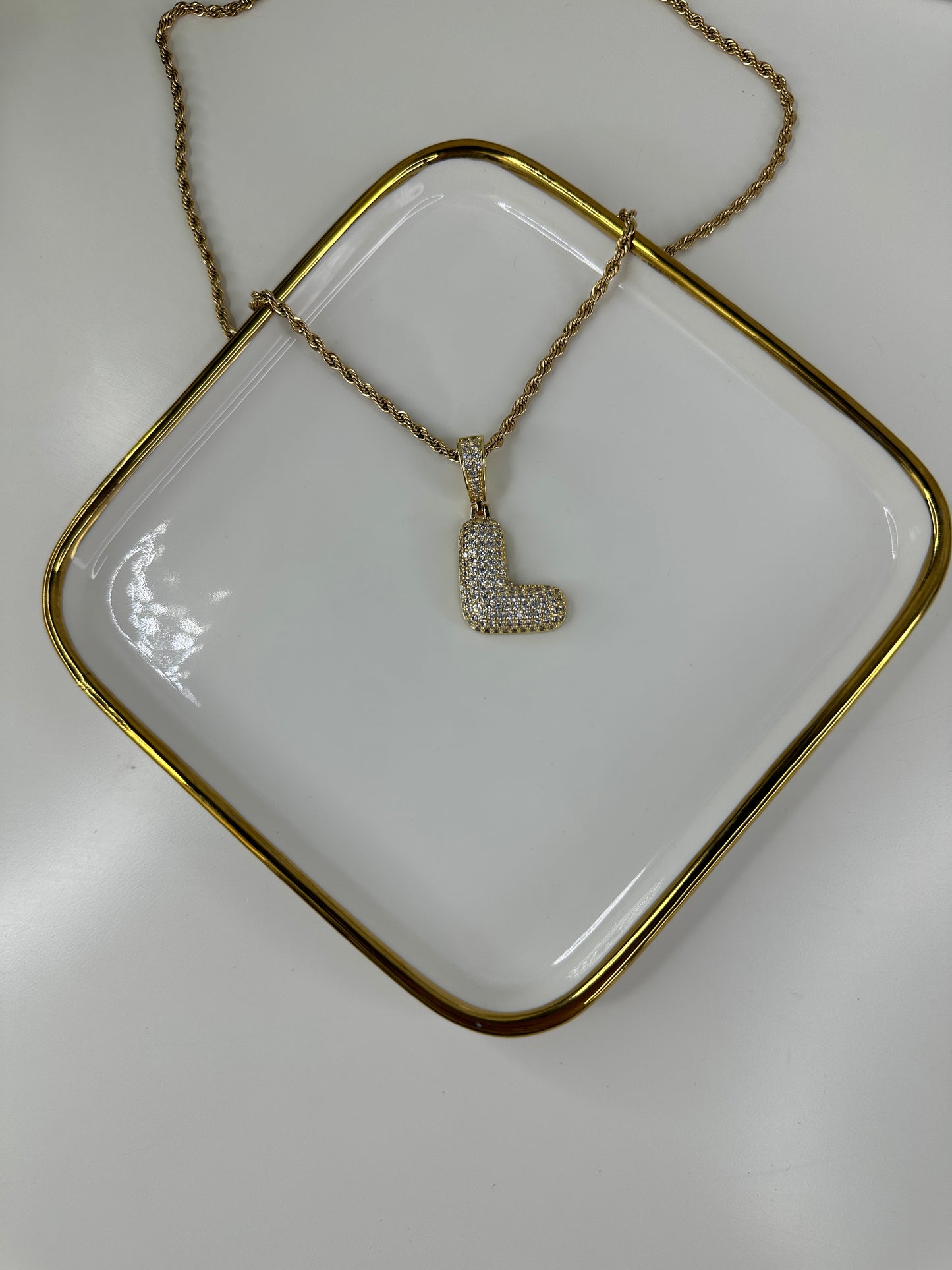 Cadena con Inicial L