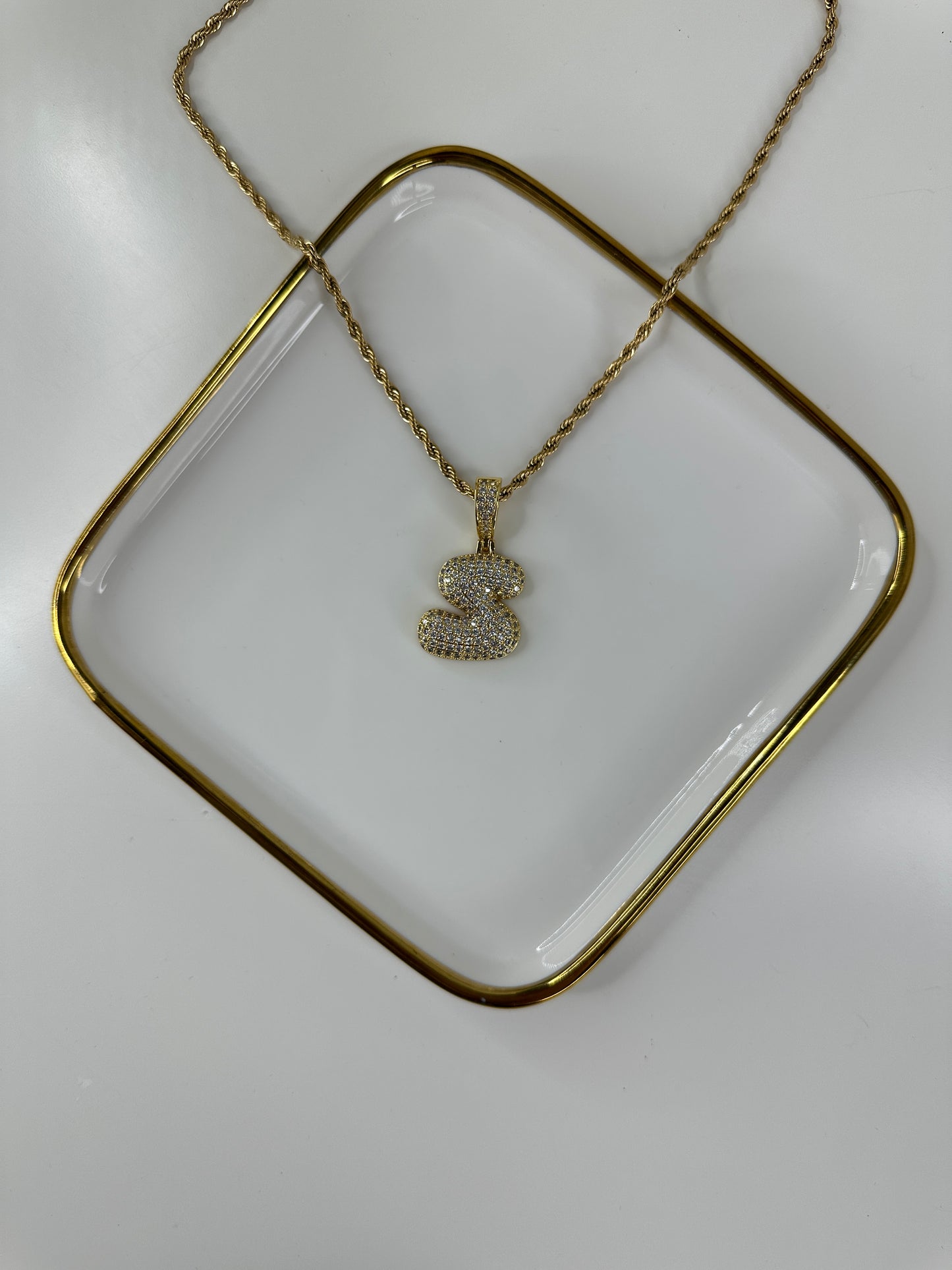 Cadena con Inicial S