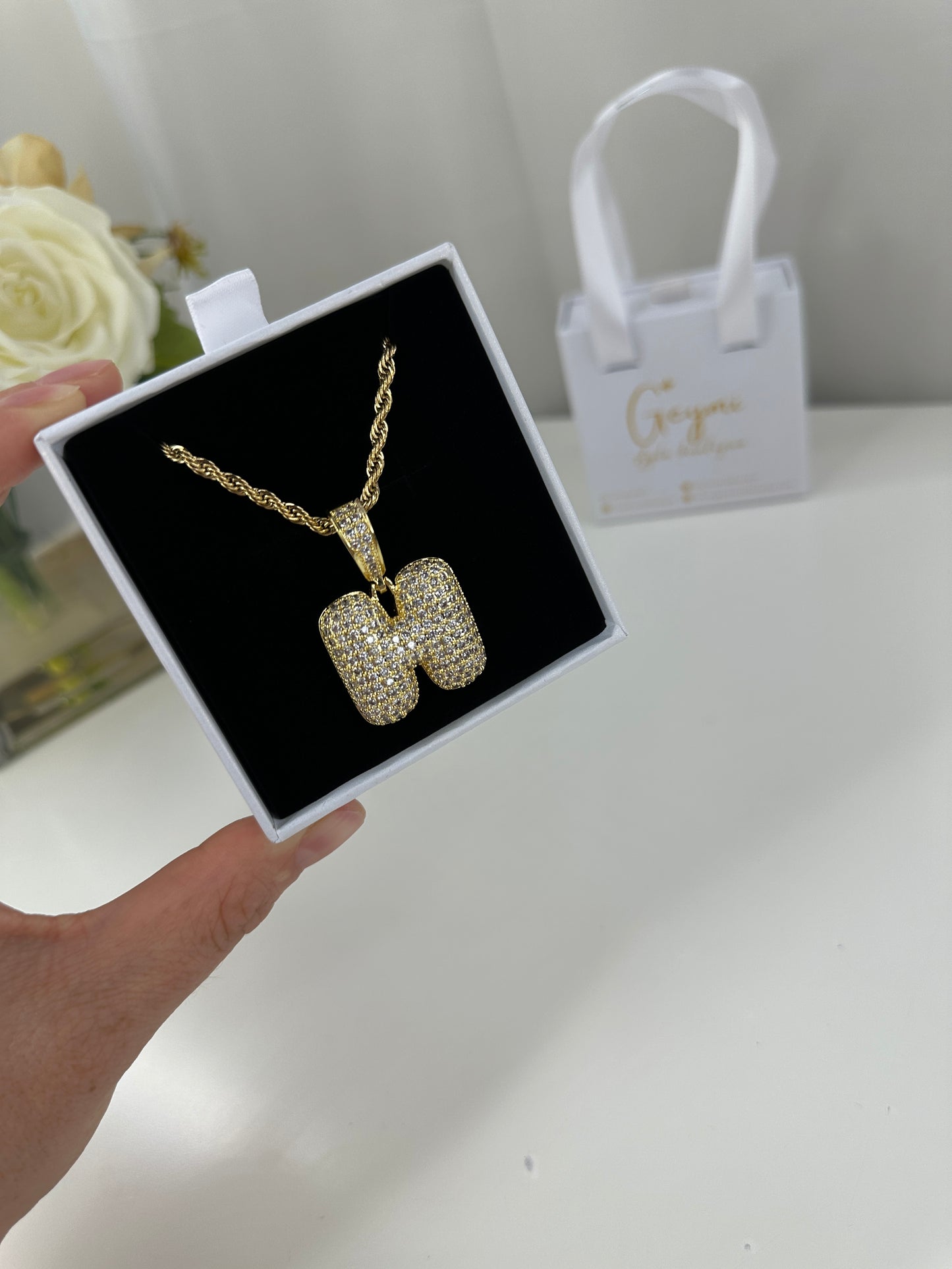 Cadena con Inicial H