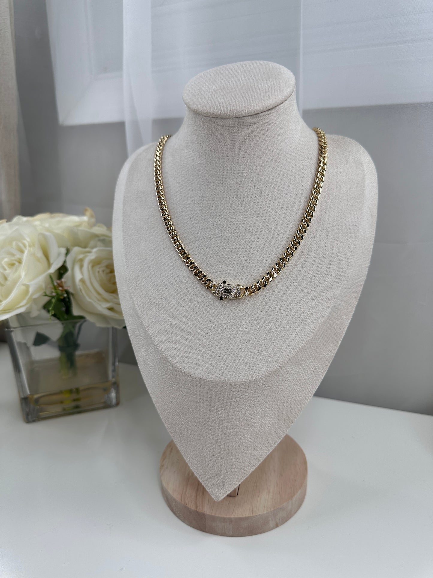 Choker Laila