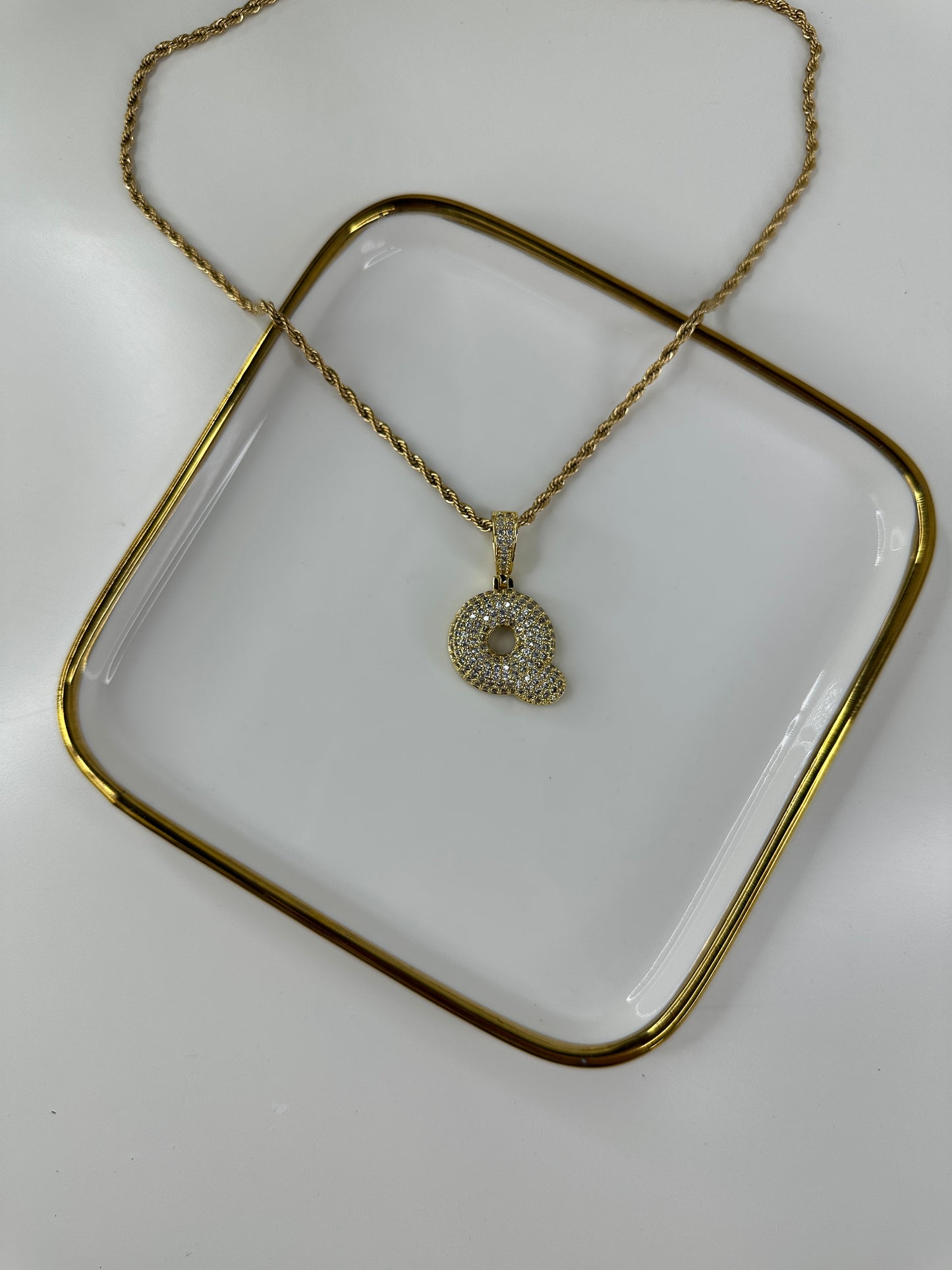 Cadena con Inicial Q