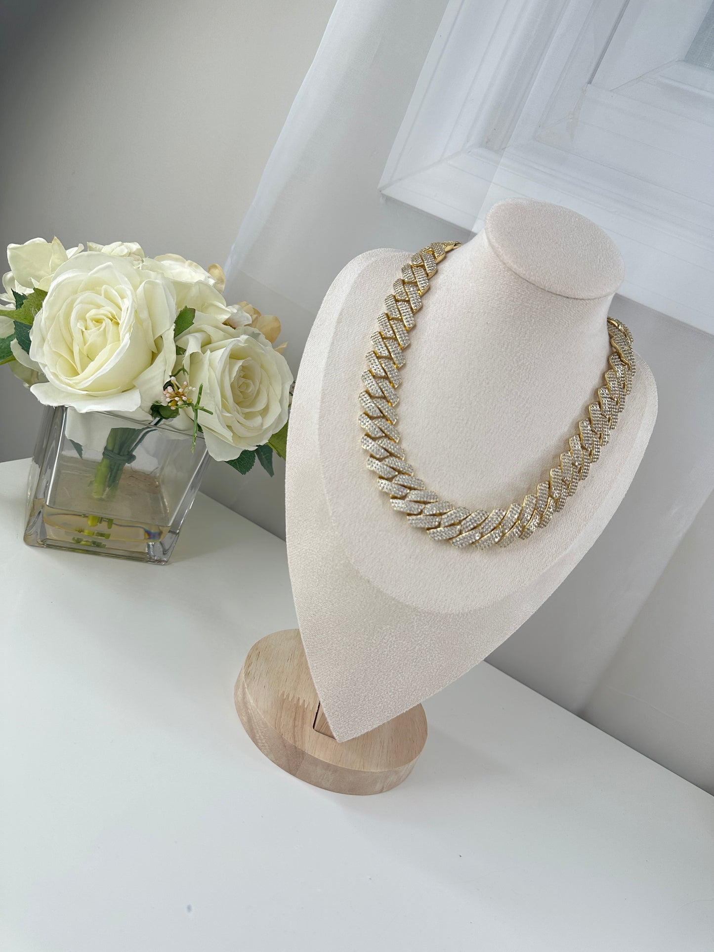 Ailani Choker Cubano