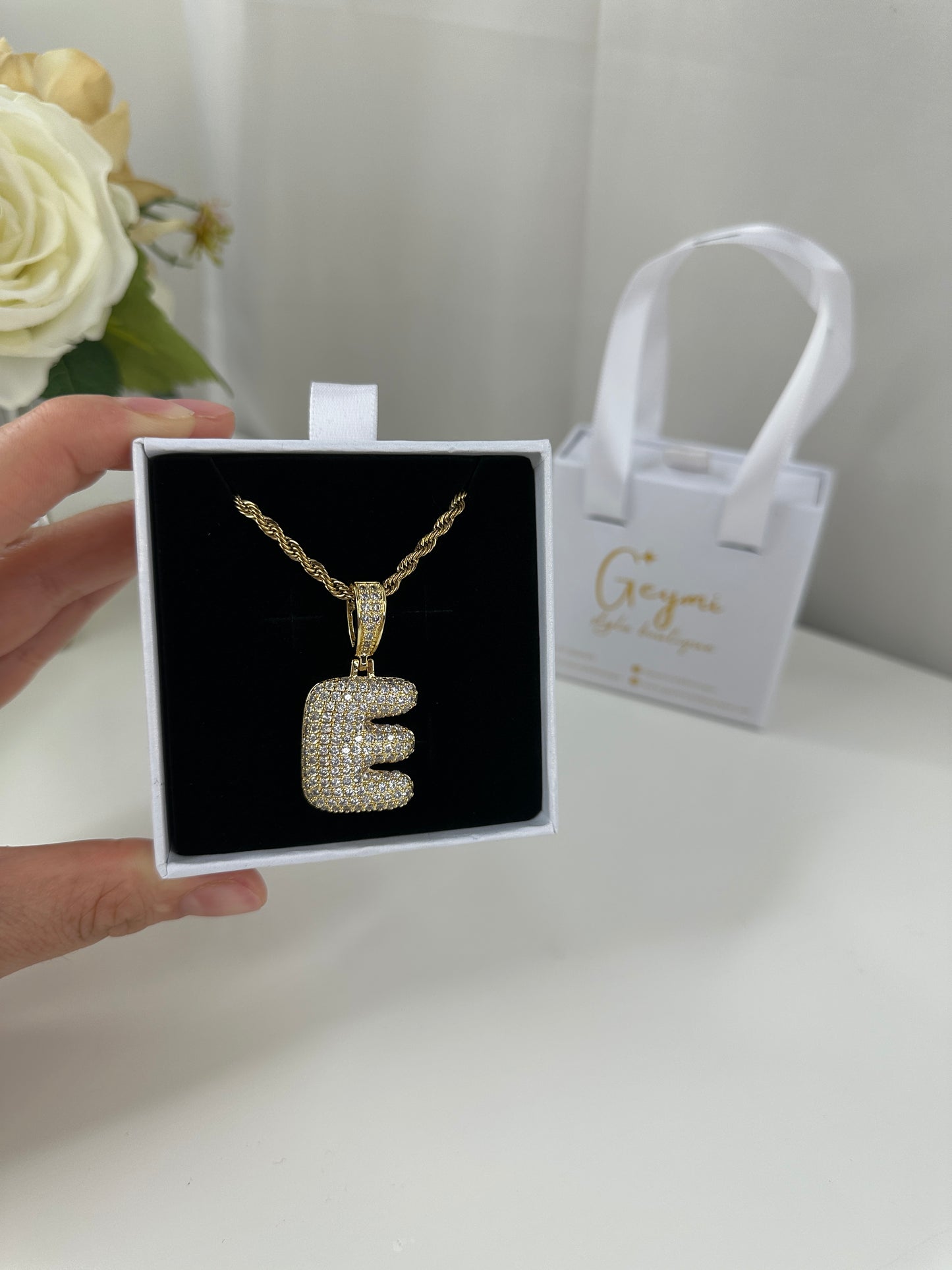 Cadena con Inicial E