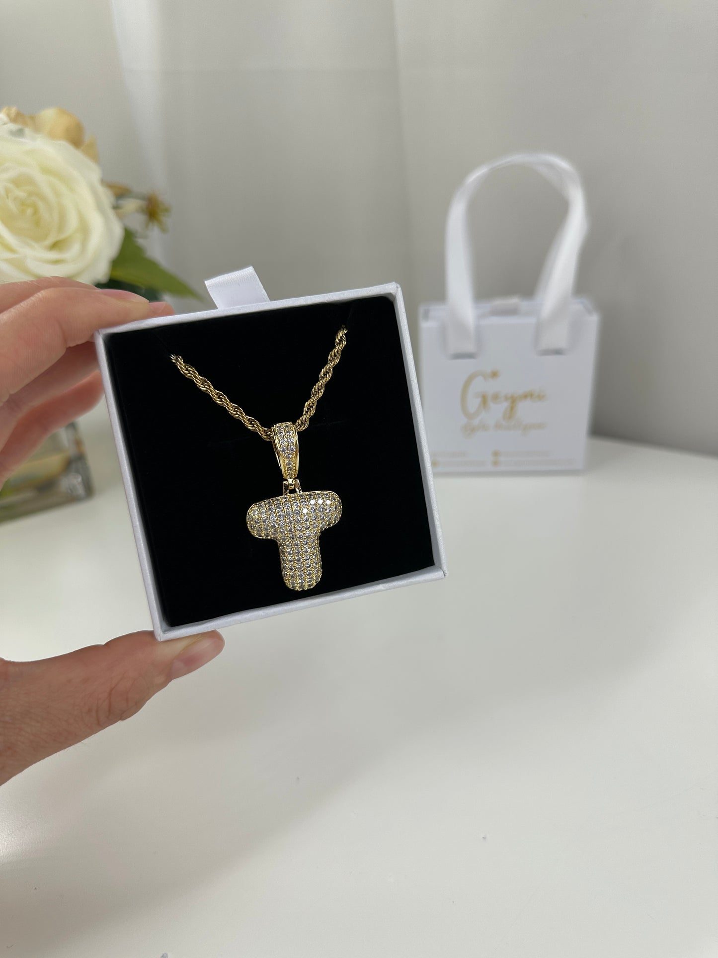 Cadena con Inicial T