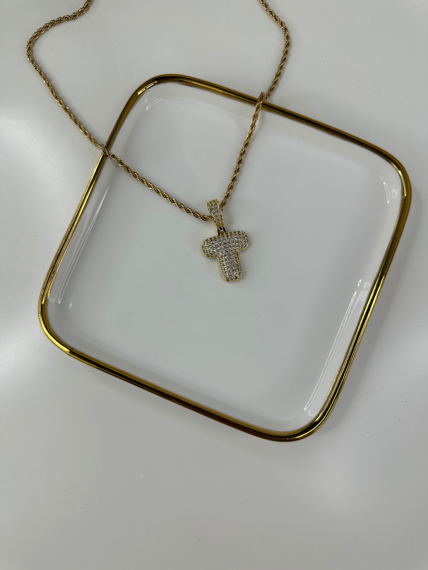 Cadena con Inicial T