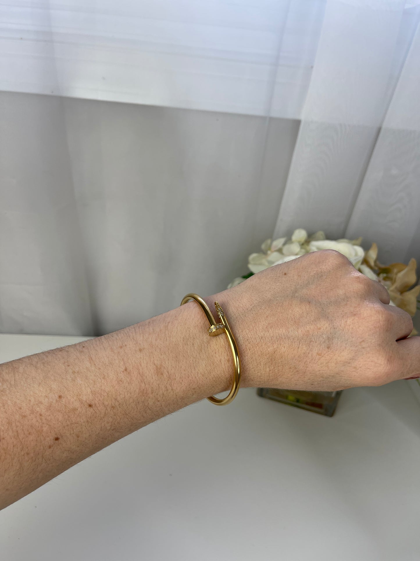 Brazalete de Clavo Oro